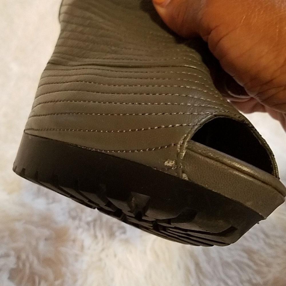 Shoes - Picture 3 of 7
